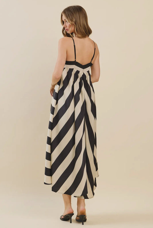 Flowy dress with adjustable straps | black and white stripe
