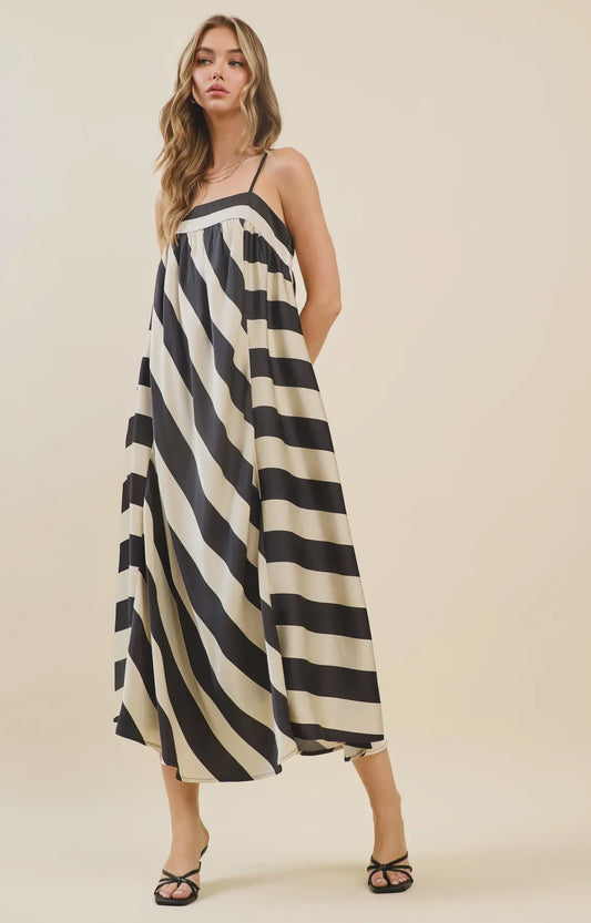 Flowy dress with adjustable straps | black and white stripe